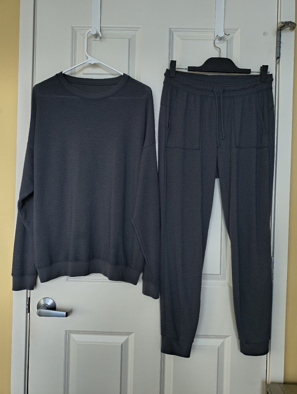Alo Yoga Soho Sweat Pants And Pullover
